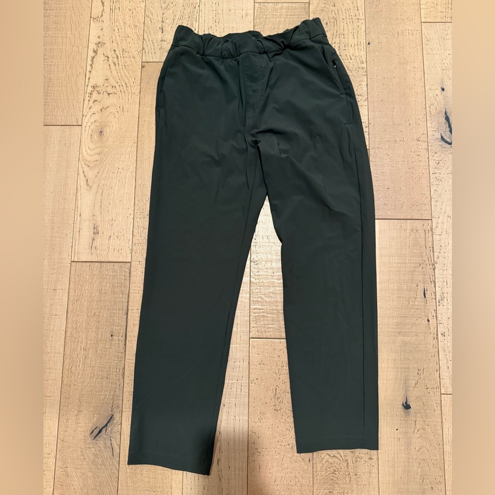 Vuori Miles ankle pant in green